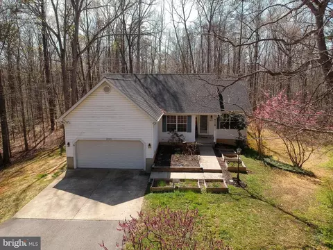 26833 Erin Dr, Mechanicsville, MD 20659