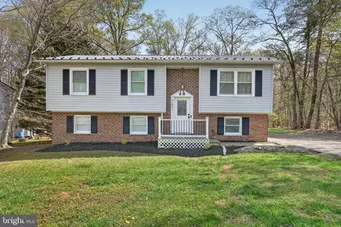25895 Hills Dr, Mechanicsville, MD 20659