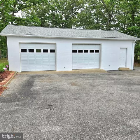 Exterior - 20098 Piney Point Rd, Callaway, MD 20620 photo 10 of 12