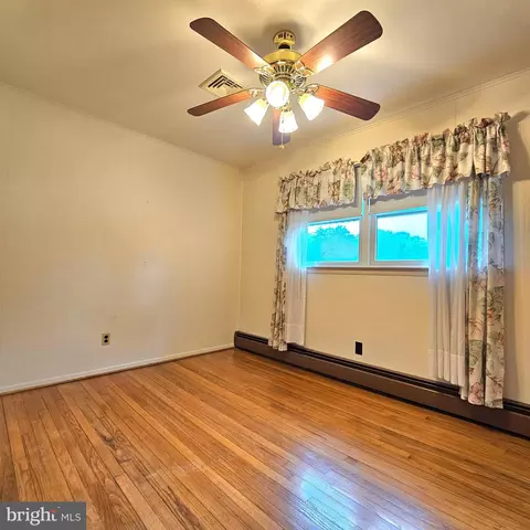 Bedroom - 20098 Piney Point Rd, Callaway, MD 20620 photo 2 of 6