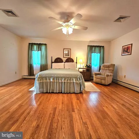 Bedroom - 20098 Piney Point Rd, Callaway, MD 20620 photo 3 of 6