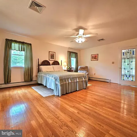 Bedroom - 20098 Piney Point Rd, Callaway, MD 20620 photo 4 of 6
