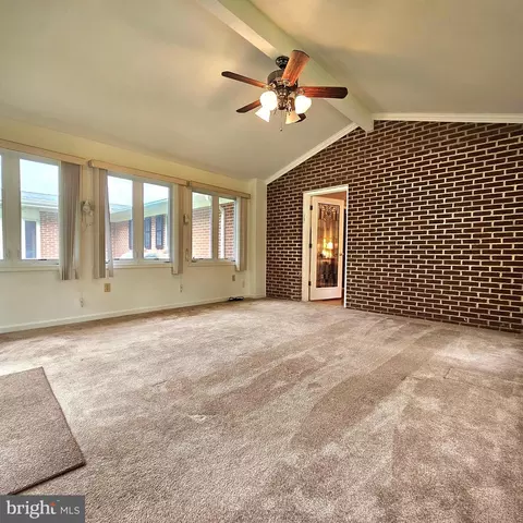Living - 20098 Piney Point Rd, Callaway, MD 20620 photo 6 of 8