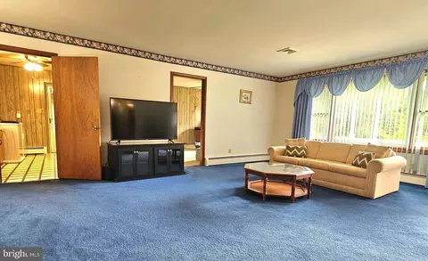 Living - 20098 Piney Point Rd, Callaway, MD 20620 photo 4 of 8