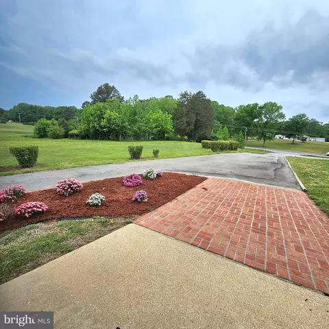 Exterior - 20098 Piney Point Rd, Callaway, MD 20620 photo 4 of 12