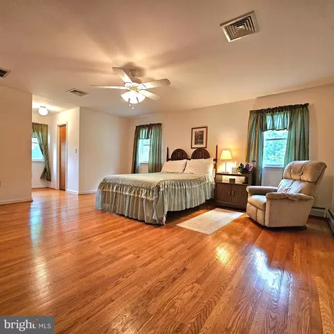 Bedroom - 20098 Piney Point Rd, Callaway, MD 20620 photo 5 of 6