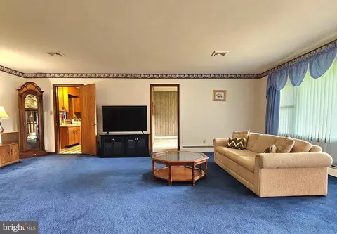 Living - 20098 Piney Point Rd, Callaway, MD 20620 photo 5 of 8