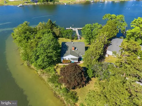 38040 Beach Rd, Coltons Point, MD 20626