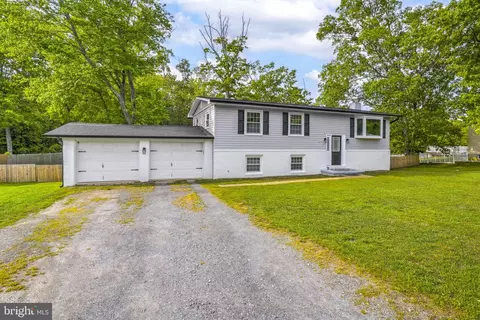 45364 Barefoot Dr, California, MD 20619