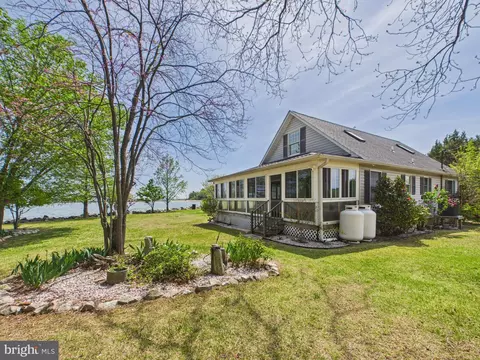 16104 Piney Point Rd, Piney Point, MD 20674