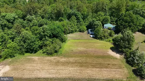Dannys Lane, Chaptico, MD 20621