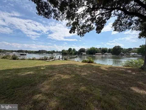 20535 Golden Thompson Rd, Avenue, MD 20609