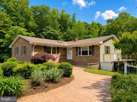 24940 Gallant Man Dr, Hollywood, MD 20636