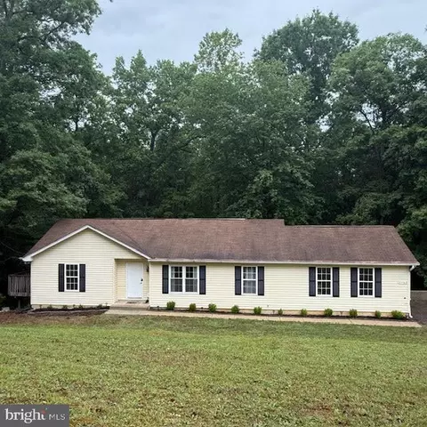 37362 E Spicer Dr, Mechanicsville, MD 20659