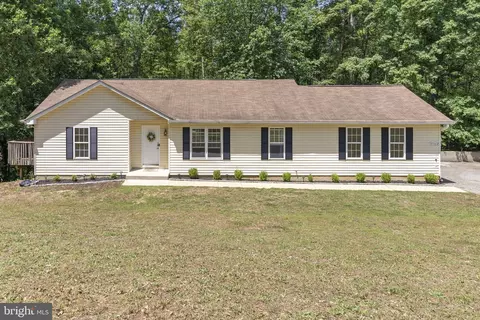 37362 E Spicer Dr, Mechanicsville, MD 20659