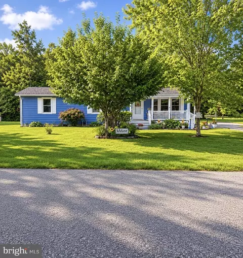 30178 Shoreview Dr, Mechanicsville, MD 20659
