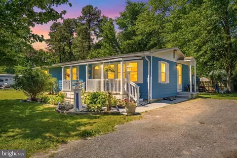 30178 Shoreview Dr, Mechanicsville, MD 20659