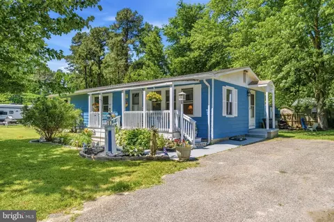 30178 Shoreview Dr, Mechanicsville, MD 20659