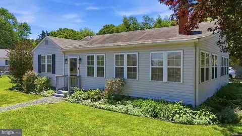 43183 Riverside Dr, Hollywood, MD 20636