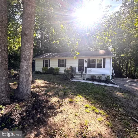 39500 Thomas Dr, Mechanicsville, MD 20659