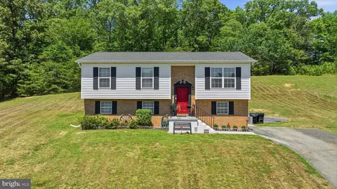 38430 Arlington Dr, Mechanicsville, MD 20659