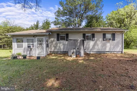 Exterior - 36031 Bay Dr, Chaptico, MD 20621 photo 3 of 7