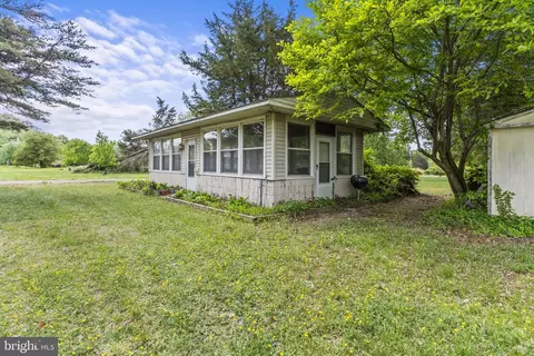 Exterior - 36031 Bay Dr, Chaptico, MD 20621 photo 5 of 7