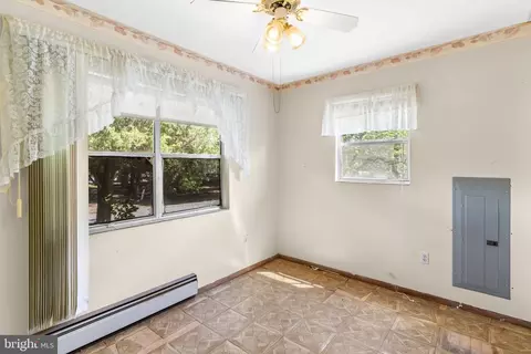 Bedroom - 36031 Bay Dr, Chaptico, MD 20621 photo 2 of 3