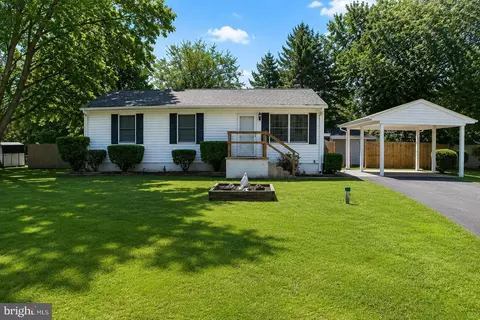 26374 Fielding Rd, Hollywood, MD 20636