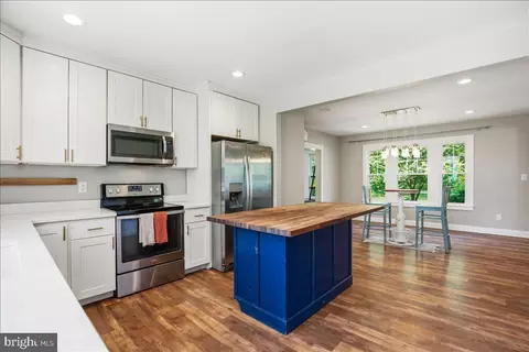 Kitchen - 16146 Thomas Rd, Piney Point, MD 20674 photo 6 of 7
