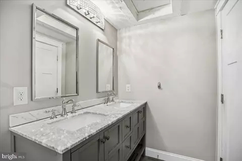 Bath - 16146 Thomas Rd, Piney Point, MD 20674 photo 2 of 5