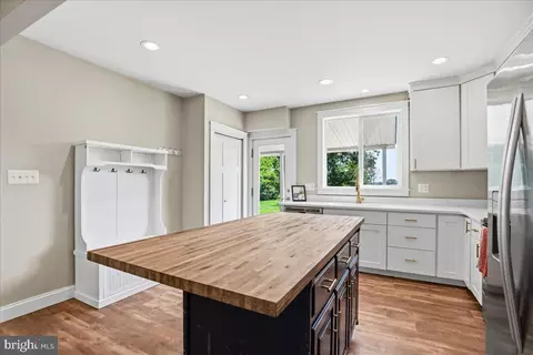 Kitchen - 16146 Thomas Rd, Piney Point, MD 20674 photo 5 of 7