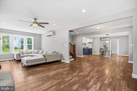 Living - 16146 Thomas Rd, Piney Point, MD 20674 photo 2 of 5