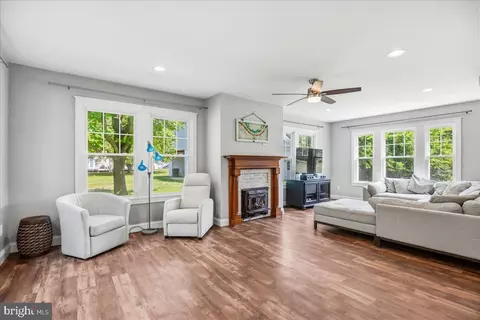 Living - 16146 Thomas Rd, Piney Point, MD 20674 photo 1 of 5