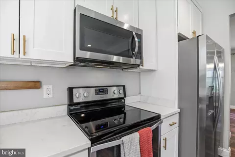 Kitchen - 16146 Thomas Rd, Piney Point, MD 20674 photo 4 of 7