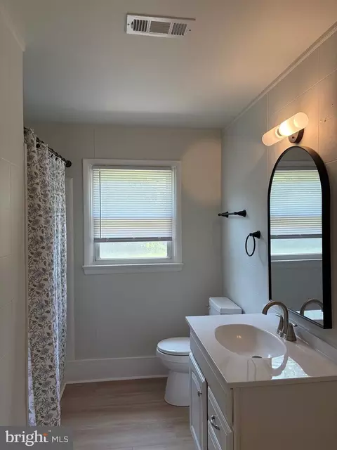 Bath - 20320 Dave Bailey Rd, Coltons Point, MD 20626 photo 1 of 5