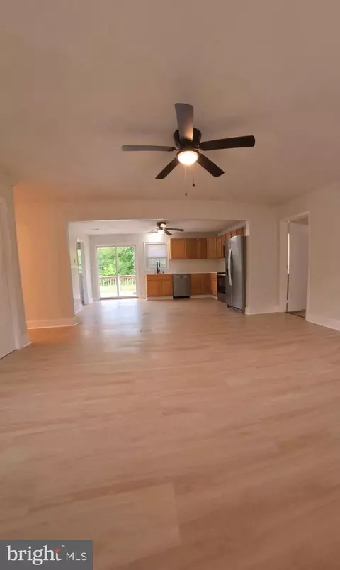 Living - 20320 Dave Bailey Rd, Coltons Point, MD 20626 photo 1 of 2