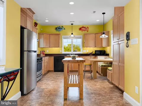 Kitchen - 16144 Thomas Rd, Piney Point, MD 20674 photo 2 of 8