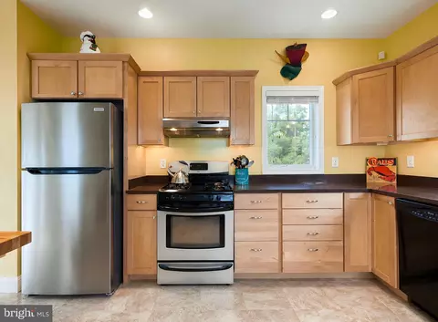 Kitchen - 16144 Thomas Rd, Piney Point, MD 20674 photo 5 of 8
