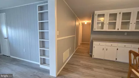 Entry Way - 39111 Maycroft Rd, Avenue, MD 20609 photo 3 of 5