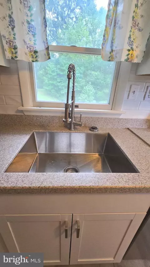 Kitchen - 39111 Maycroft Rd, Avenue, MD 20609 photo 2 of 3