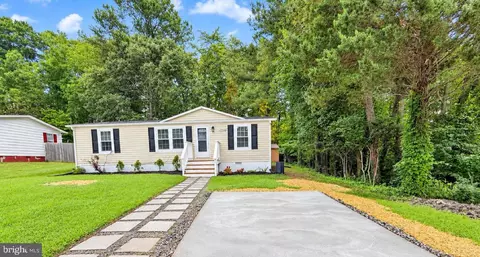21508 Forest Run Dr, Lexington Park, MD 20653
