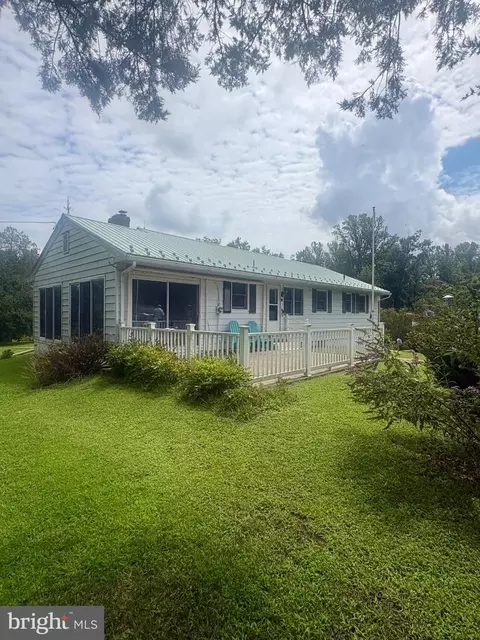 44567 Three Coves Rd, Hollywood, MD 20636