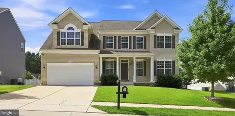 45694 Tennyhill St, California, MD 20619
