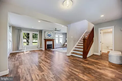 Living - 16146 Thomas Rd, Piney Point, MD 20674 photo 5 of 6