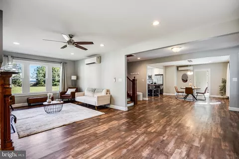 Living - 16146 Thomas Rd, Piney Point, MD 20674 photo 2 of 6