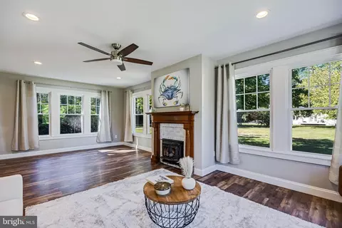 Living - 16146 Thomas Rd, Piney Point, MD 20674 photo 3 of 6