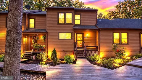 23341 Red Oak Ct, California, MD 20619
