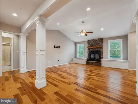 Living - 18532 Cherryfield Rd, Drayden, MD 20630 photo 4 of 8