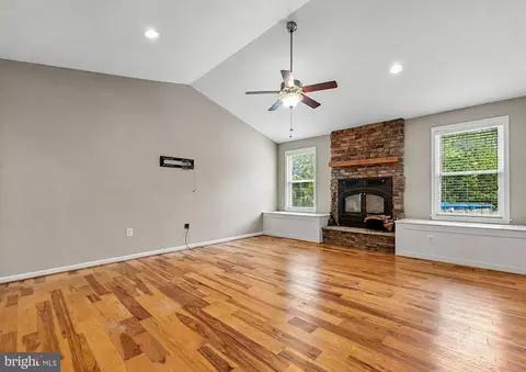 Living - 18532 Cherryfield Rd, Drayden, MD 20630 photo 3 of 8